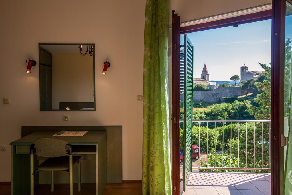 Apartments Delfin Krk Town Εξωτερικό φωτογραφία